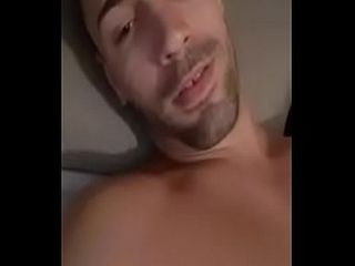 Süsse sexyanabelle spritzt vor der Webcam