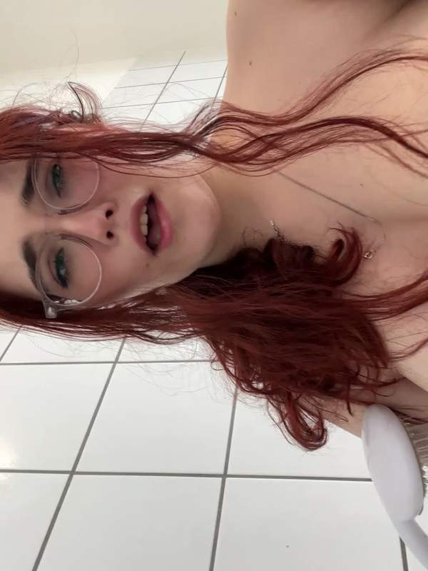 Ich masturbiere in der Dusche - mehr Videos auf meinem Onlyfans