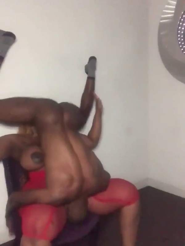 Ebony Queen - ein geiler Blowjob und ein guter Arsch
