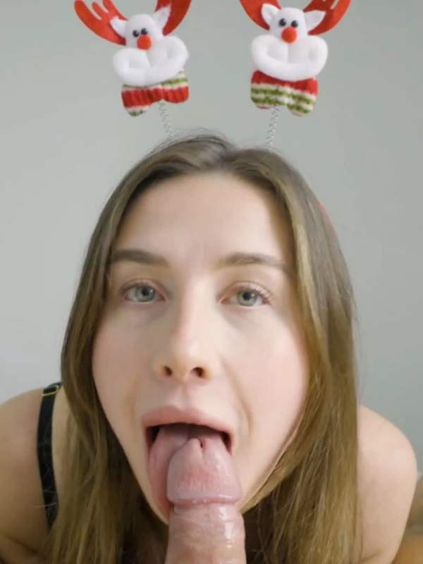 Sexy Frau reitet ihren eigenen Schwanz