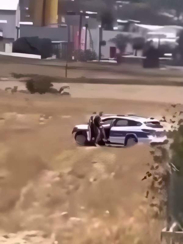 Leckes Video zeigt ein Polizeipornos mit zwei Polizisten beim Sex im Freien