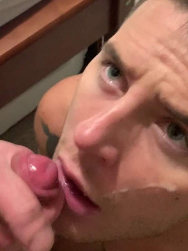 Josh Moore beim Gesichtsficken mit einem großen Schwanz