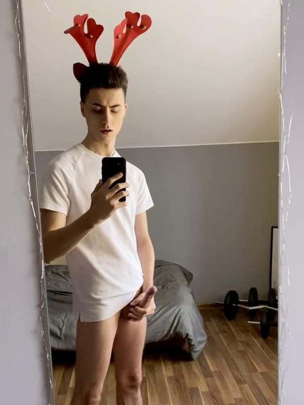 Junge Kerle beim Sex mit ihren Mäuschen