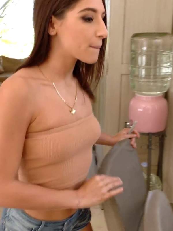 Abella Danger belohnt dich mit ihrem engen Arsch