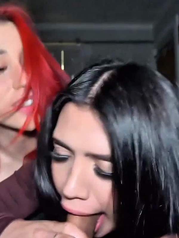 Blowjob mit Maske - ein geiler Blowjob