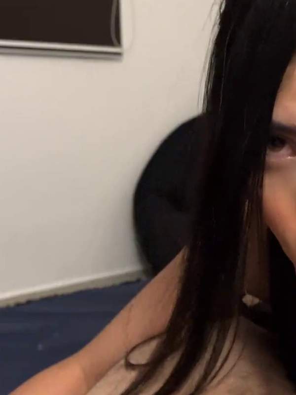 Delicious Mia Stark reitet meinen Schwanz