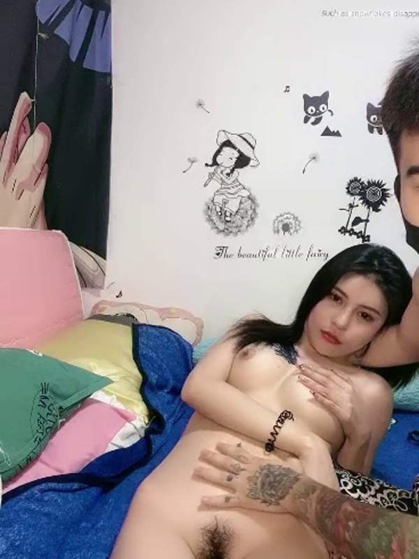 Asiatische Mädchen ficken sich gegenseitig