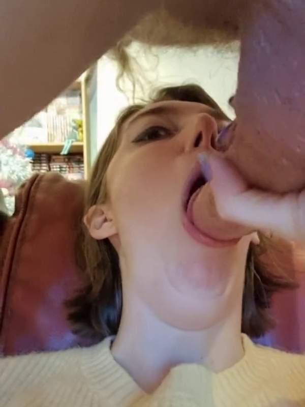Er fickt mir den Mund voll mit Sperma
