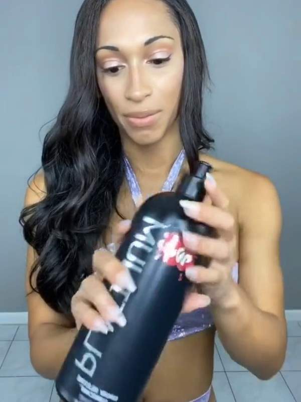 Jasmine Lotus Solo Video - ein solo mit einer hübschen Blondine