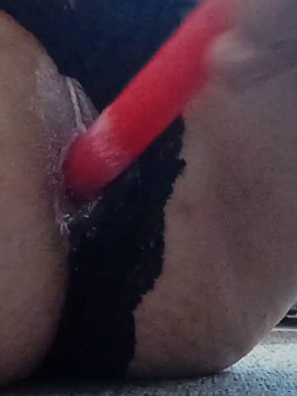 Sexy Frau mit feuchter Muschi wird von ihrem Freund gefickt