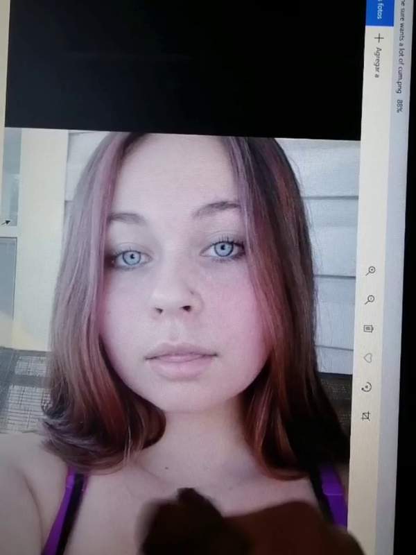 Teen mit dem iPad gefickt bis sie spritzt
