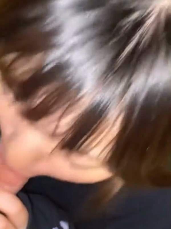 Japanisches Mädchen lutscht an meinem Schwanz POV
