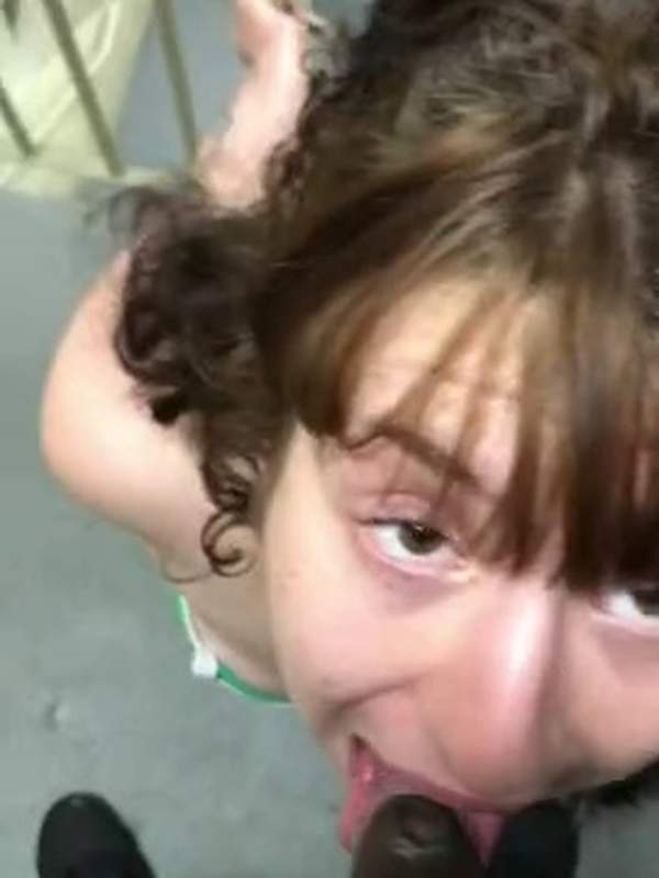 Brunette fickt mit dem großen schwarzen Schwanz