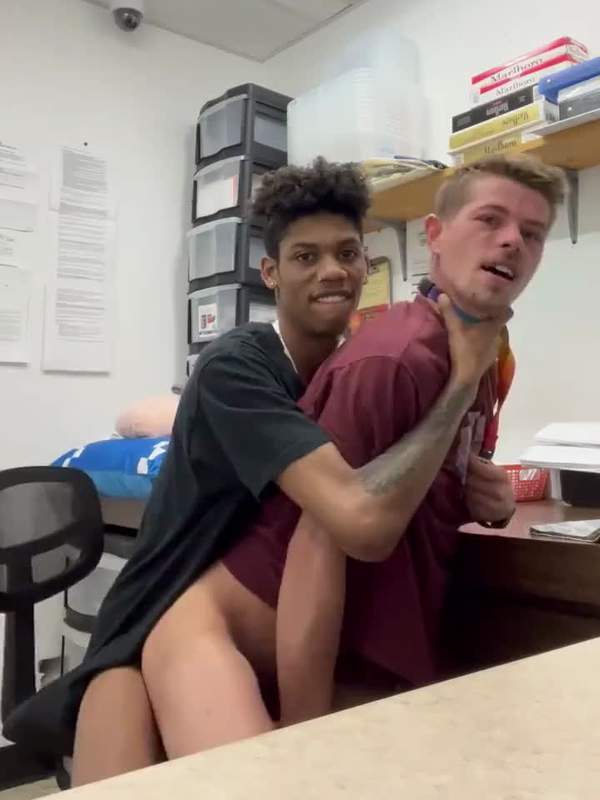 Der Schwanz ist geil und der Arsch ist Sexy