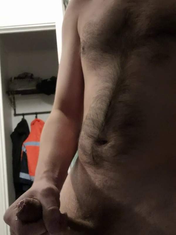 Ich spreize meine geile Muschis und mein Schwanz ist bereit für deine Lotion