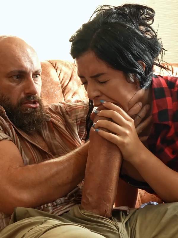 Rothäutige Latina mit kleinen Titten und dicken Arsch - ein geiler Sexfilm mit dem roten Schwanz