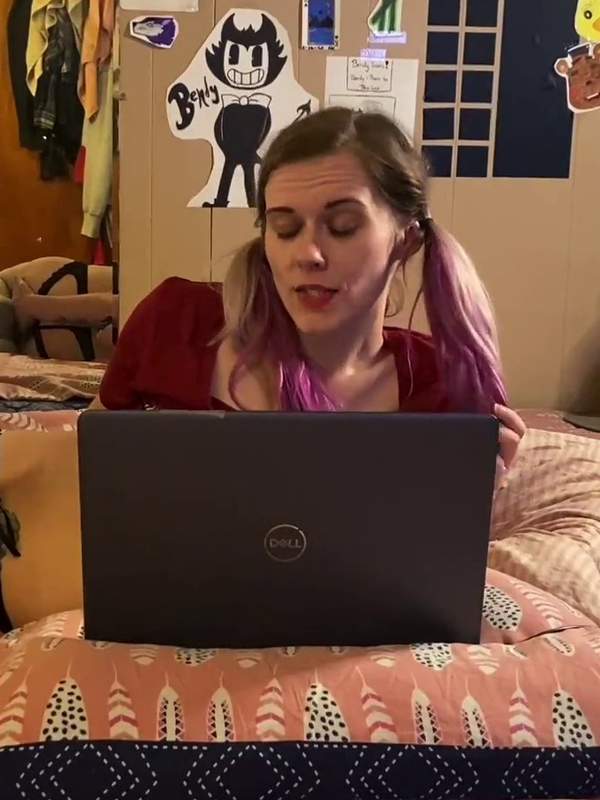 Sie lässt ihren Mann vor der Webcam ficken