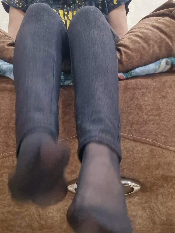 Kiss meine Füße - ein sexy Footjob mit einer dominanten Frau