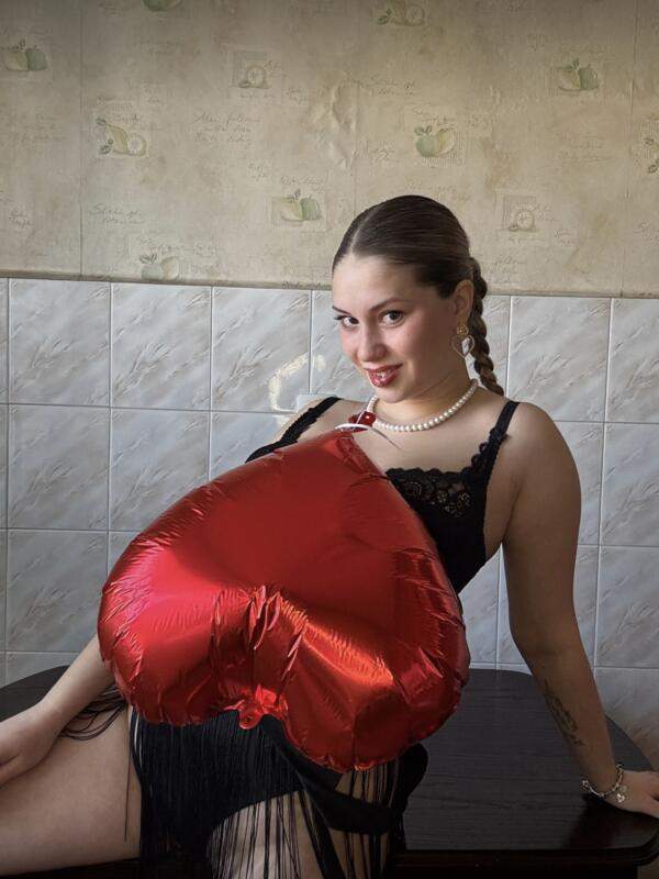 Ich bin eine kleine Schülerin die gerne beim Sex mit ihren Lehrern spielt