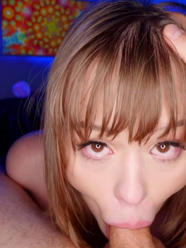 ElleLoveland - Teen mit dicker Muschi wird von hinten gefickt POV