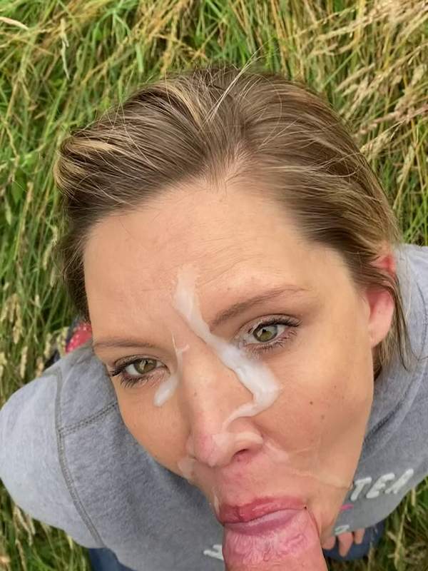 Ich lutsche meinen Schwanz ab und du spritzt mir ins Gesicht