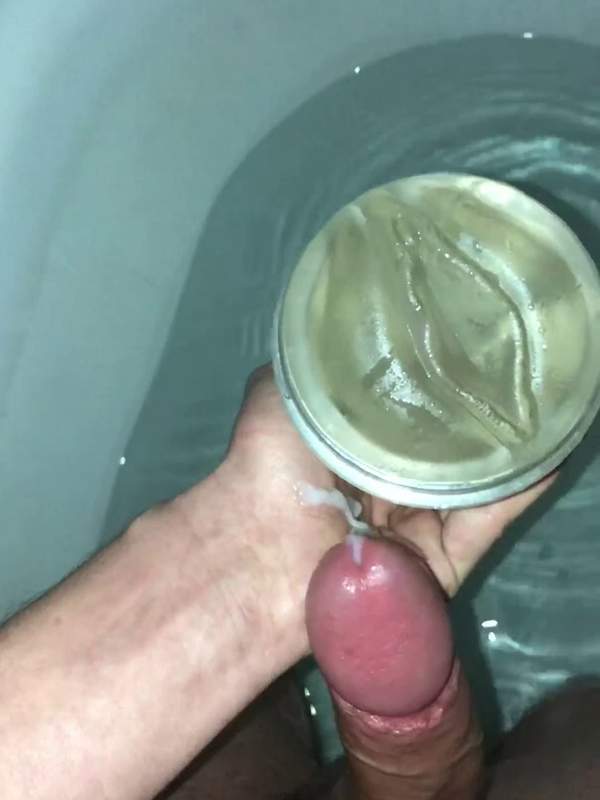 Ich bin allein in der Badewanne