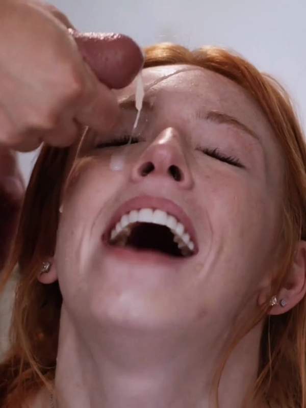 Rothaarige mit kleinen Titten wird hart Anal gefickt