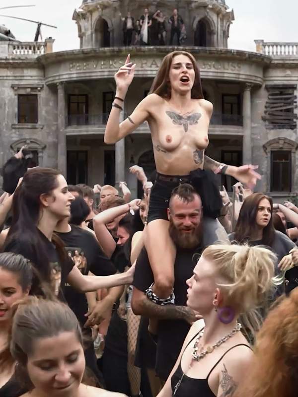 Die perverse Familie hält ein Rockfestival ab