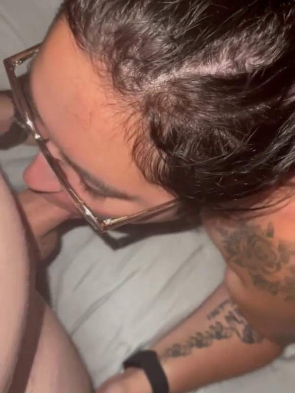 Ich habe mich mit Tinte bespritzen lassen und dann gefickt - ich liebe Amateursex