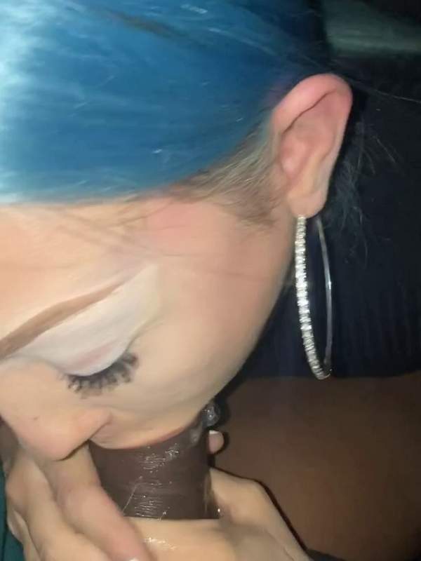BBC - Blondes Mädchen mit großen Titten und dicken Brille - ein geiler Teenager mit riesigem Schwanz