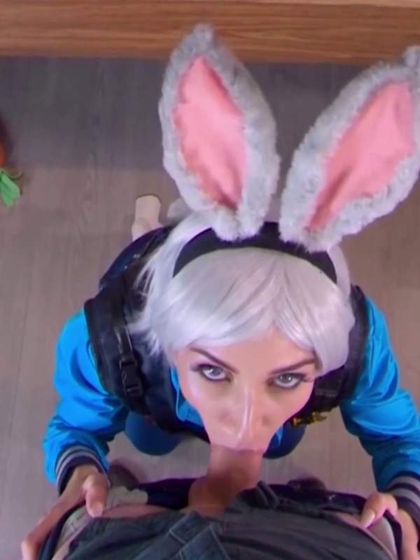 Die großen Titten lecken sich die Muschi POV
