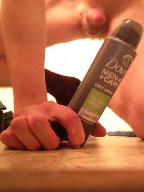 Gerader Kerl mit Loch und Sperma