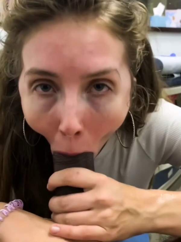 Von Solo bis zum Dildo - Lena Paul macht ihren Büroarbeitsplatz zum Fickzimmer DP