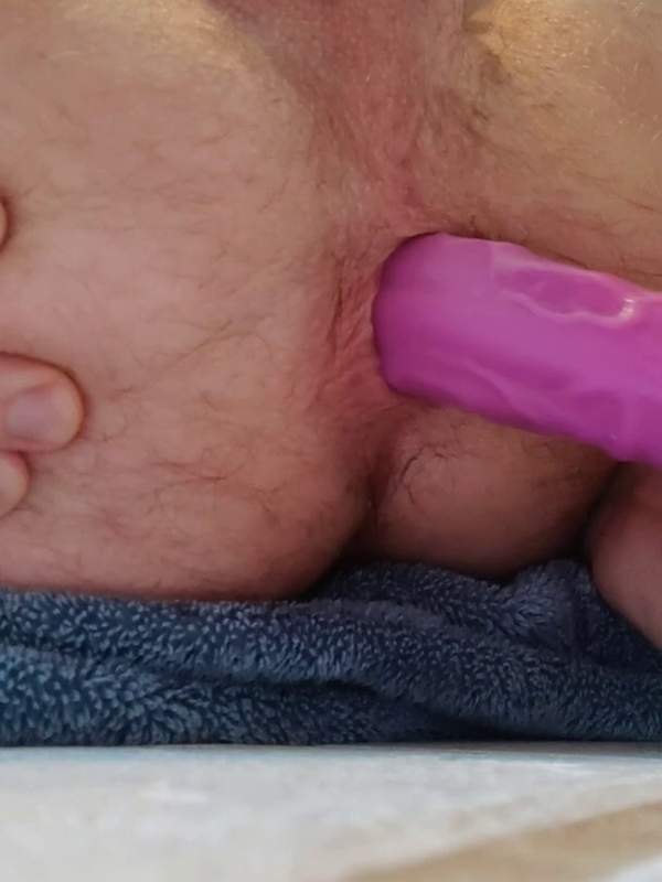 Ich liege mit meinem Dildo tief in meinem Arsch - du hast mich gefickt!