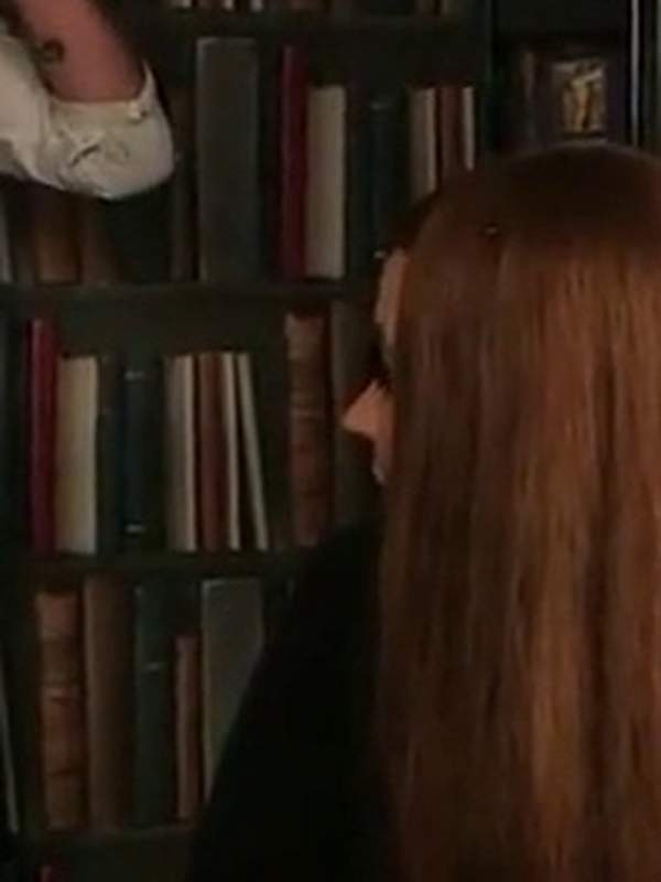 Femdom - Frauen blasen Schwänze in der Bibliothek